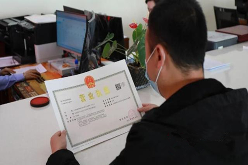 成都高新區(qū)資質(zhì)服務(wù)費(fèi)用一般多少？